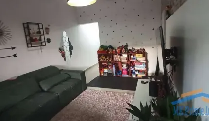 Sobrado 166m² com 3 dormitórios sendo 1 suíte no Jd das Flores.