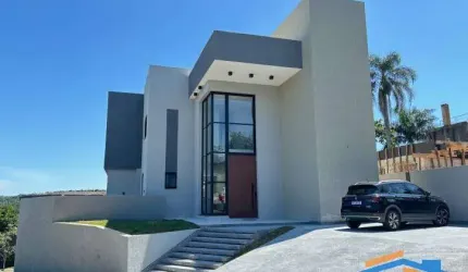 Casa nova em condomínio 350m² com 3 dormitórios na Granja Viana.