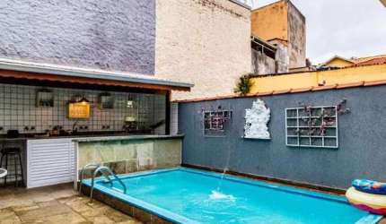 Sobrado à venda com 190m², 3 quartos e 4 vagas - Bonfiglioli - Piscina