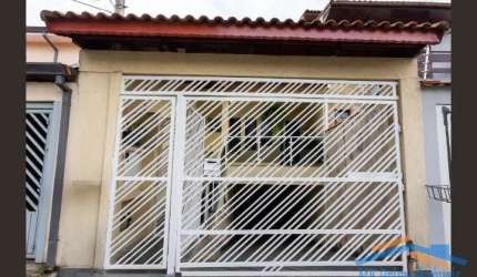 Excelente Casa Térrea com 2 Suítes, e 5 Vagas de Garagem.