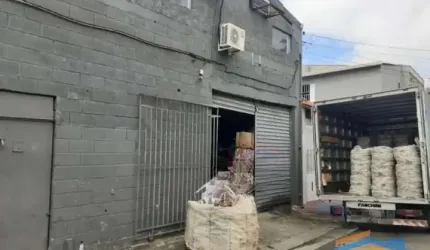 Ótimo Galpão Comercial com 450mt² de Área Construída.