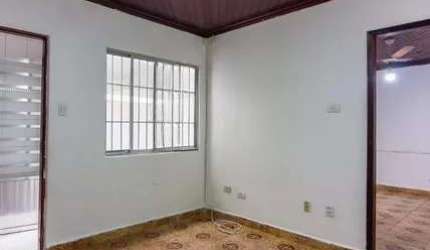Assobradado à venda com 150m², 3 quartos e 3 vagas