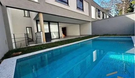 Linda Casa com Piscina no Condomínio Venezia - Alto da Boa Vista/SP.