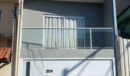 Duas Casas com 227,72m²  3 Quartos, Suítes, Área Gourmet em Barueri.
