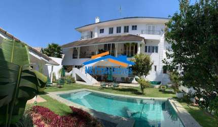 Casa com piscina de Alto Padrão em condomínio na Granja Viana.
