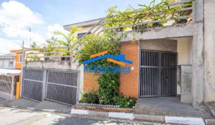 Excelente Sobrado com 4 Dormitórios e 2 Vagas de Garagem - Osasco.