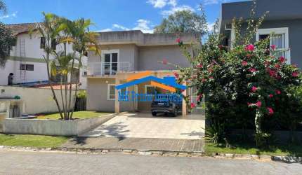Linda Casa à Venda no Condomínio Vila Verde – 3 Suítes, 360m² de Terreno.
