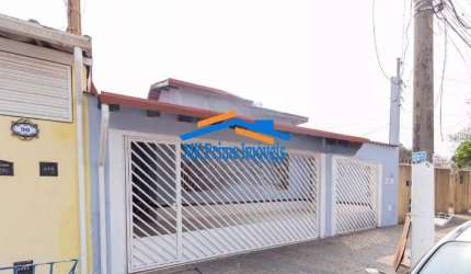 Excelente casa Térrea com 3 Dormitórios sendo 1 Suíte e 4 Vagas de Garagem.