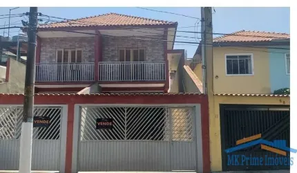 Casa Assobradada com 3 dormitórios, 1 suíte, 3 vagas.