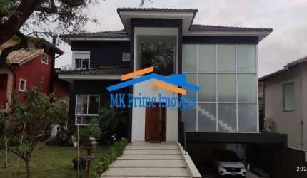 Luxuosa Casa com Piscina Aquecida – 358m² Construídos em Terreno de 450m².