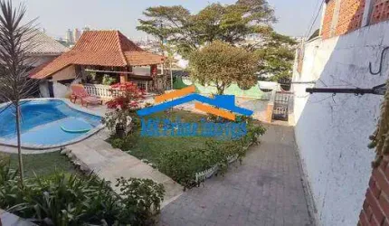 Casa Térrea com 350m² com 2 dormitórios na Vila Yolanda.