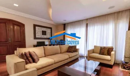 Sobrado com 380m² com 3 suítes no Campo Belo.