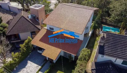Casa com 500m², 6 Dorms sendo 2 suítes em Condomínio - Aldeia da Serra.