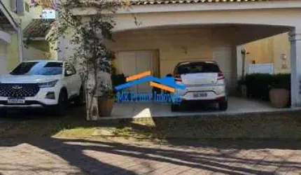 Casa em Condomínio com 2 suítes na Granja Viana