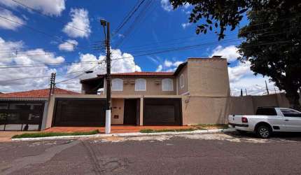 Sobrado Comercial ou Residencial no Jd. São Bento