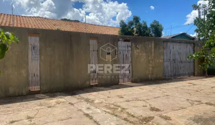 Casa térrea no bairro Taveirópolis.