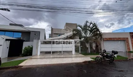 Sobrado de Alto Padrão no Carandá Bosque.