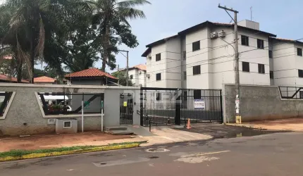 Apartamento no Condomínio Parque dos Coqueiros