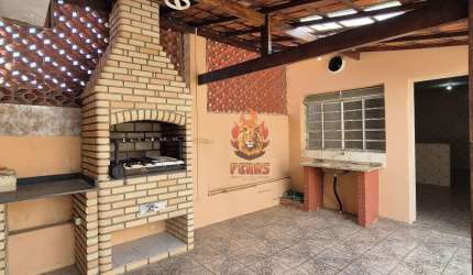 Casa à venda com 4 dormitórios, sendo 1 suíte e 2 banheiros no Jardim Paraíso em Votorantim/SP
