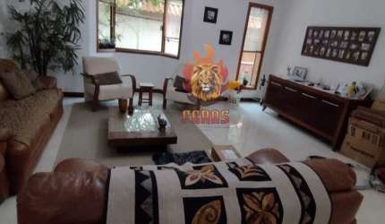 Espaçosa Casa Sobrado para Venda e Locação 6 Dormitórios, 3 Suítes na Vila Trujillo, Sorocaba/SP