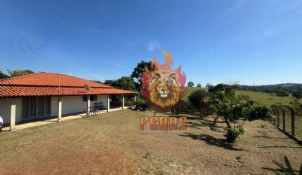 Linda Chácara à Venda com 2 Dormitórios em Sarapuí, SP - 4.000m² com Lago e Horta Privativa!
