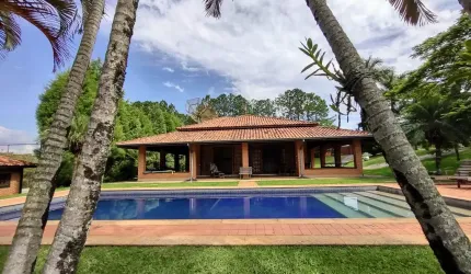Linda Chácara em Condomínio Fechado, de  4.436m2, com  485m2 de área Construída, com Muito Verde no Vitassay em Boituva