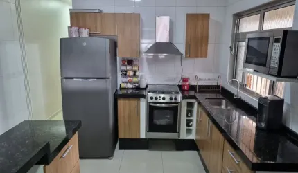 Linda Casa  Assobradada  com 03 Dormitórios e 03 banheiros à Venda, 141m²  na  Vila Luzita  em Santo André - SP