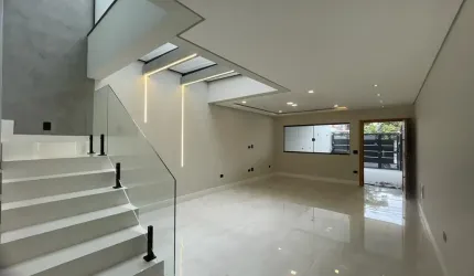 Lindo Sobrado com 03 Dormitórios  Sendo 03 Suítes e  04 banheiros à Venda, 178 m²  no Bairro Assunção  em São Bernardo do Campo - SP