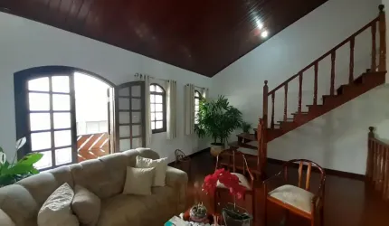 Lindo Sobrado com 03 Dormitórios  Sendo 02 Suíte e  04 banheiros à Venda, 169 m²  no Bairro  Alves Dias  em São Bernardo do Campo - SP