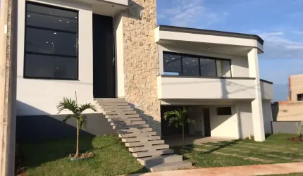 Linda Casa Térrea  em Condomínio Fechado, de  230m2, de área Construída, e Terreno de  379m2,  com Muito Verde no  Condomínio Jardim Europa  em Boituva - SP.