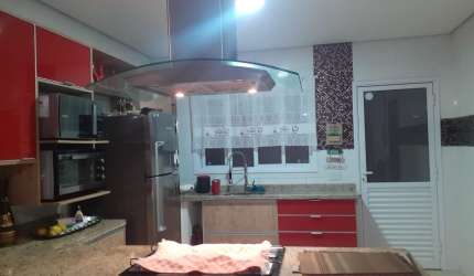Linda Casa Térrea  com 02 Dormitórios  Sendo 01 Suítes e  05 banheiros à Venda, 140 m²  no  Residencial Vitória  em  Boituva - SP
