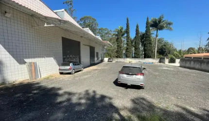 Oportunidade: Galpão de 1.300m2 , com Terreno de 5.517 Mil, com Mezanino, Escritório, Salas de Reunião, Banheiros, Vestuários, Pátio  para manobra de Carretas,  20 vagas de Garagens, Fácil Acesso para