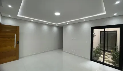 Lindo Sobrado com 04 Dormitórios  Sendo 03 Suítes e  04 banheiros à Venda, 175 m²  no Bairro  Hoollywood em São Bernardo do Campo - SP