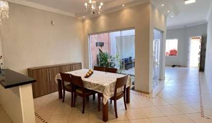 Linda Casa Térrea de 176,m² no Bairro  Residencial Vitoria em Boituva - SP.