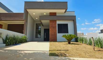 Linda Térrea de 107m² de área Construída, e Terreno de 154m2, à venda no excelente Condomínio Fechado Jardim - Sorocaba - SP.