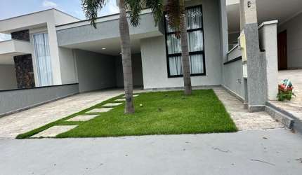 Linda Casa Terrea de 150m² de Área Construída,  e Terreno de 250m2, à venda no excelente Condomínio Villa dos Ingleses - Sorocaba - SP