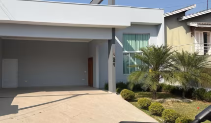 Linda Casa Térrea de 190m², de Área Construída, e Terreno de 250m², com Muito Verde no Condomínio Portal dos Pássaros em Boituva - SP.