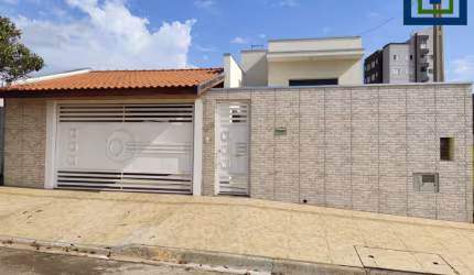 Linda Casa Térrea de 143m² de Área Construída e Terreno de 250m², no Bairro Portal Ville Azaleia  em Boituva - SP.