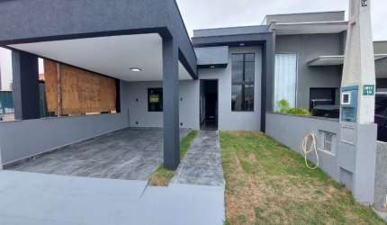 Linda Casa Térrea de 110m² de Área Construída e Terreno de 150m², à venda no excelente Condomínio Fechado Horto Florestal Villagio em Sorocaba - SP.
