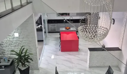 Lindo Sobrado com 04 Dormitórios Sendo 03Suítes, à Venda com 316m² de Área Construída, e  Terreno de 279m2 de  no Bairro Parque dos Pássaros- SP