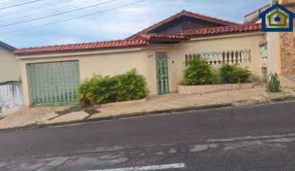 Casa Térrea Antiga para Reforma, já com o Projeto Aprovado, à Venda com 300m² de Área Construída e Terreno de 250m2, no Parque dos Pássaros, em São Bernardo do Campo - SP