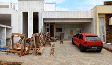 Casa térrea de Condomínio com 182m²,03 Dormitórios, No Excelente Condomínio Flamboyant - Porto Feliz