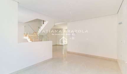 Sobrado Triplex à venda por R$ 920.000 no Bom Jesus - São José dos Pinhais - PR