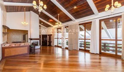 Casa de Alto Padrão no Centro de São José dos Pinhais – 460m², 4 suítes, salão de festas, terreno de 1.277m²