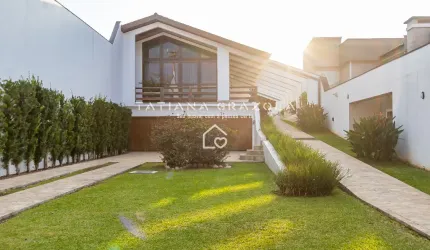 Casa de Alto Padrão no Centro de São José dos Pinhais – 460m², 4 suítes, salão de festas, terreno de 1.277m²