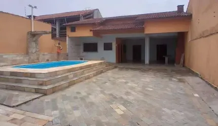 Linda Casa Próxima à Praia 3 Dormitorios  sendo 1 suíte área gourmet  R$ 400.000.00