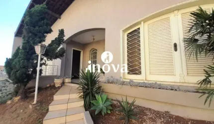 Casa à venda, 4 quartos, 1 suíte, 2 vagas, Vila Olímpica - Uberaba/MG