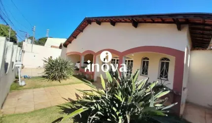 Casa à venda, 3 quartos, 1 suíte, 4 vagas, Mercês - Uberaba/MG