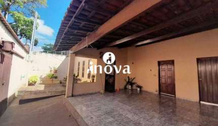 Casa a venda, bairro Estados Unidos.