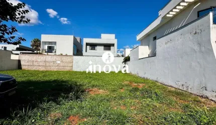 Terreno no Condomínio Estância dos Ipês.